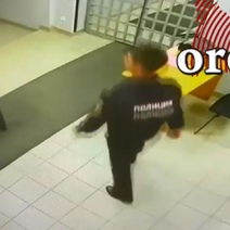 В Орске полицейские пытались словами утихомирить разъярённого 