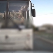 В Оренбурге водитель автобуса «Т Плюс» грубо нарушил ПДД - выехал на встречную полосу