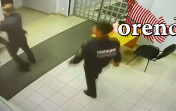 В Орске полицейские пытались словами утихомирить разъярённого 