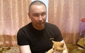 Танкист СВО из Оренбуржья приехал домой повидать «рядового сослуживца» по кличке «Рыжий»