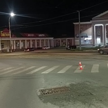 В Орске пьяный 14-летний водитель питбайка снес девушку-подростка на «зебре»