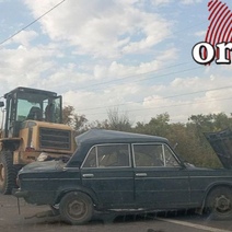 Под Оренбургом на Загородном шоссе столкнулись ВАЗ и трактор