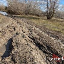 Единственную улицу на станции Погромное обещали заасфальтировать после прямой линии с Путиным, но до сих пор  ничего не сделали