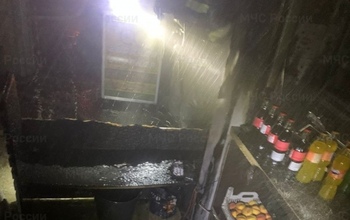 В Оренбурге ночью загорелся магазин