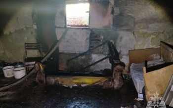 А детишки взяли спички: в Оренбурге подростки устроили пожар в подвале жилого дома