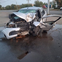 Молодой водитель в Оренбурге въехал в фонарный столб