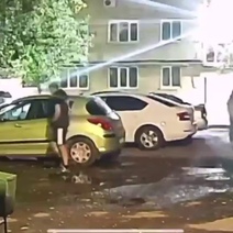 В Оренбурге трое молодчиков забавы ради поцарапали несколько автомобилей