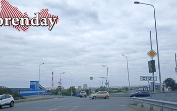 Стоять-бояться: в Оренбурге у путепровода на улице Конституции не работают светофоры