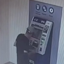 В Оренбурге мужчина хотел снять в банкомате свои три копейки, а получил 15 000 рублей