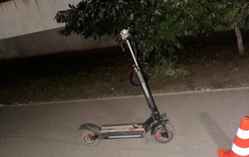 В Оренбурге молодой мужчина сбил на электросамокате пенсионера