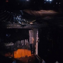 В центре Оренбурга горела хозпостройка, собравшая возле себя 22 огнеборца