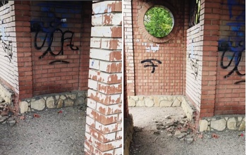 Сделали реформу - сделайте лавочки: в поселке Ростоши люди замучились подолгу стоя ждать автобус