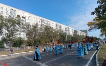 В Оренбурге прошел традиционный Крестный ход в честь Рождества Богородицы 