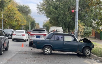 В Оренбурге в массовом ДТП погиб 73-летний водитель ВАЗа (18+)