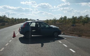 Под Сорочинском пенсионерка за рулем ВАЗа не уступила дорогу автомобилю LADA