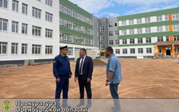 В Оренбурге проверили ход капитального ремонта школы № 65 и строительства новой школы на улице Гаранькина