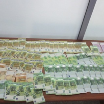 В Турцию из аэропорта Оренбурга пыталась улететь девушка со стопкой незадекларированной валюты