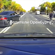 В оренбургских соцсетях набирает популярность видео с дерзким водителем