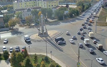 Улица Донгузская в Оренбурге с раннего утра стоит в пробке