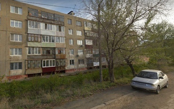 Жители одного из домов Орска живут несколько месяцев, вдыхая трупный запах (18+)