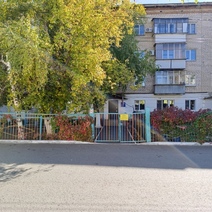 В Оренбурге ни чиновников, ни правоохранителей не смущает алкогольный магазин через дорогу от детского сада