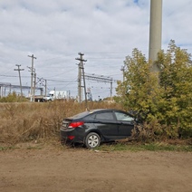 В Оренбурге женщина за рулем Hyundai въехала в столб, пострадали младенец, семилетний ребенок и она сама