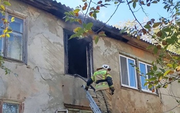 В Гае во время пожара погибла 60-летняя женщина, 88-летнюю пенсионерку удалось спасти (18+)