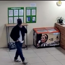 В Орске парень в маске ограбил местный магазин