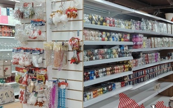 В разгар золотой осени оренбургские магазины стали готовиться к Новому году