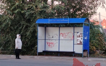 И так сойдет: в Оренбурге б/у остановки устанавливают не отмыв и не покрасив