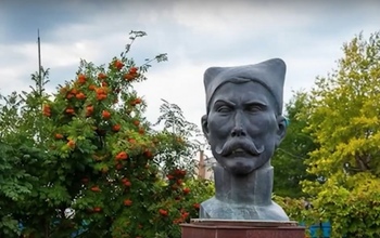 В Бузулуке водитель едва не снёс бюст Чапаева