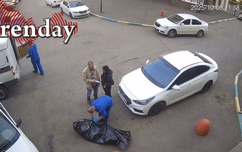 В Оренбурге с балкона на 12 этаже выпала женщина (18+)