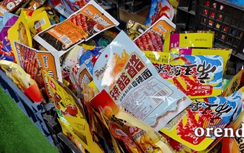Прилавки оренбургских магазинов пестрят сладостями и снеками из Китая