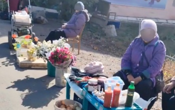 Сомнительный товар и бардак: оренбуржцы жалуются на оккупировавших остановочный пункт 