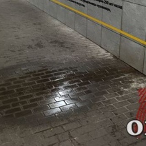 В Оренбурге в новеньком переходе капает с потолка
