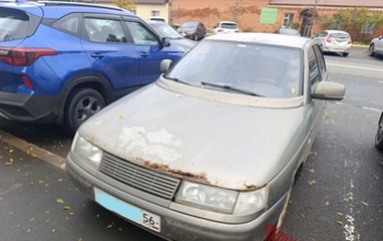 Оренбуржцев предупреждают о вероятности лишиться авто из-за выброшенного в окно мусора