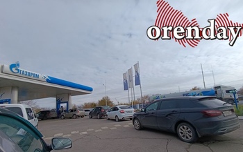 В Оренбурге на одних заправках пусто, на других – очереди: автомобилисты ищут, где топливо подешевле