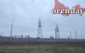 Под Оренбургом днем включено уличное освещение