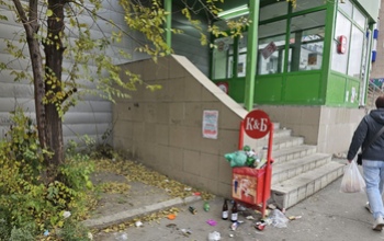 Орчане жалуются на мусор у домов по улице Добровольского