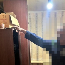 В Оренбуржье 18-летний юноша ограбил 35-летнюю знакомую и сбежал с трофеем