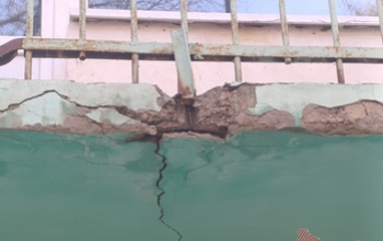 Осыпающиеся на головы прохожих балконы в Оренбурге, кажется, никого не волнуют