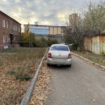 В Оренбурге водитель ВАЗа, сдавая задним ходом, сбил пешехода