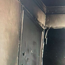 В Орске подросток за деньги поджег чужую дверь, но в итоге сам сильно пострадал (18+)