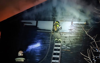 В Оренбургском районе сгорел дачный домик, пострадал мужчина