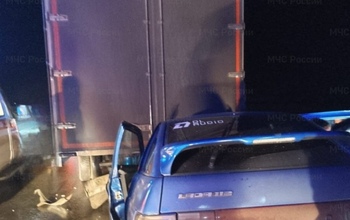 В Оренбуржье сотрудники МЧС дважды за минувшую ночь вызволяли людей из покорёженных автомобилей