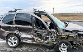 В Оренбуржье мужчина въехал в стоящий на дороге автомобиль