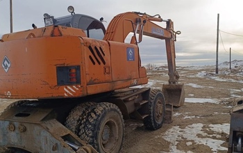 В Новгородской области экскаватор ковшом ударил по голове оренбуржца (18+)