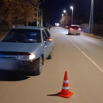 В Медногорске ВАЗ снес пенсионера на краю проезжей части