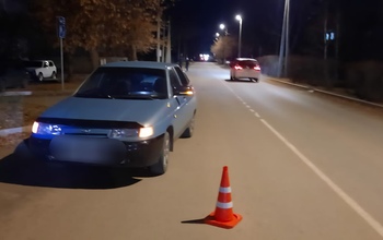 В Медногорске ВАЗ снес пенсионера на краю проезжей части