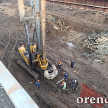 Объявившийся через год в Оренбурге подрядчик по ремонту моста через Сакмару успешно справился с пойменным лесом